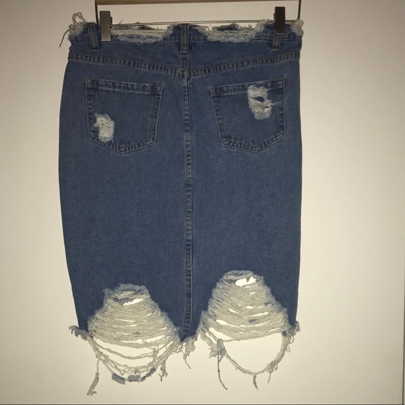Missguided Distressed Denim Skirt - Picture 3 of 3